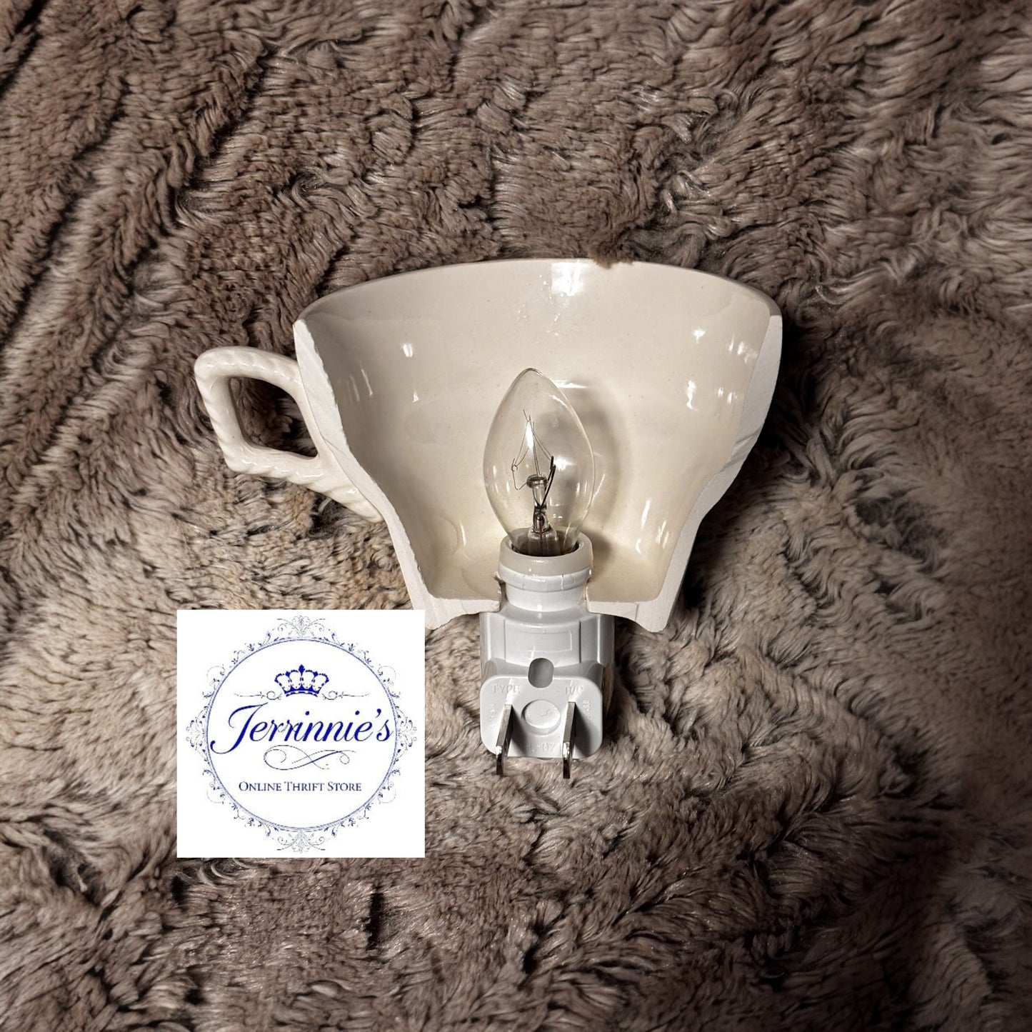Vintage Cream & Black Damask Teacup Night Light – Plug-In