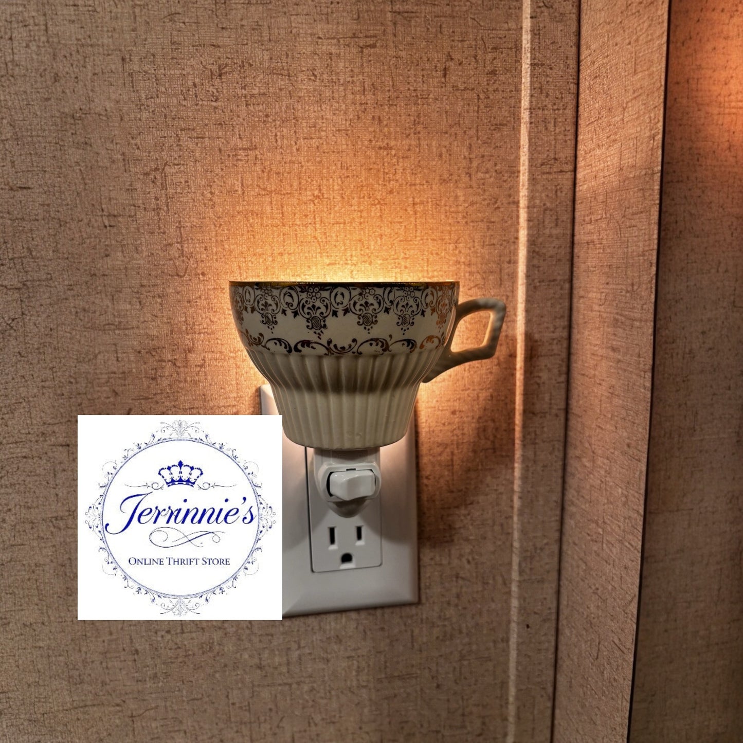 Vintage Cream & Black Damask Teacup Night Light – Plug-In
