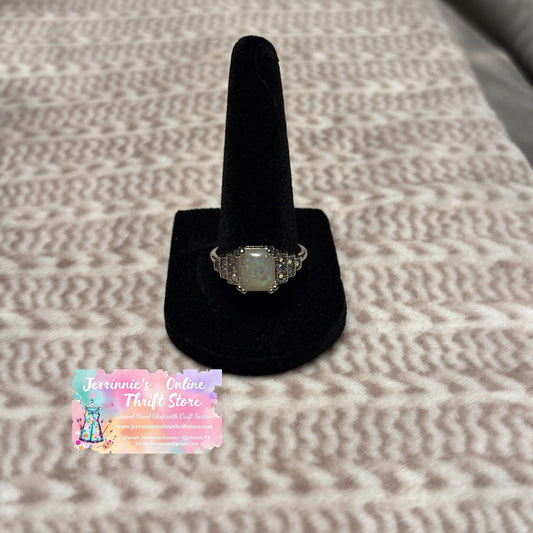 White Opal Crystal Accent Costume Ring – Size 7.5