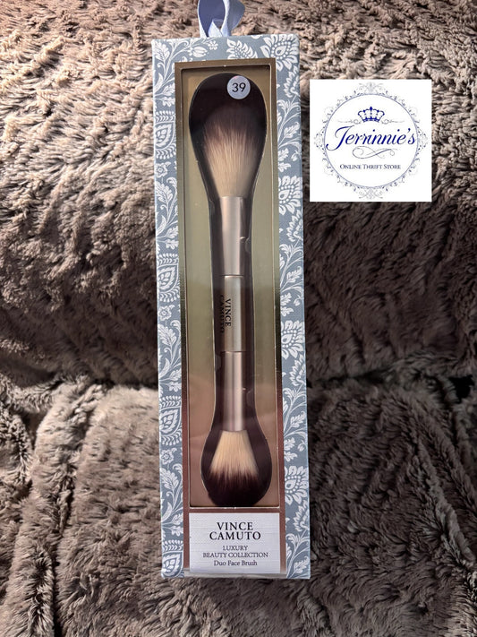 Vince Camuto Luxury Duo Face Brush New in Box