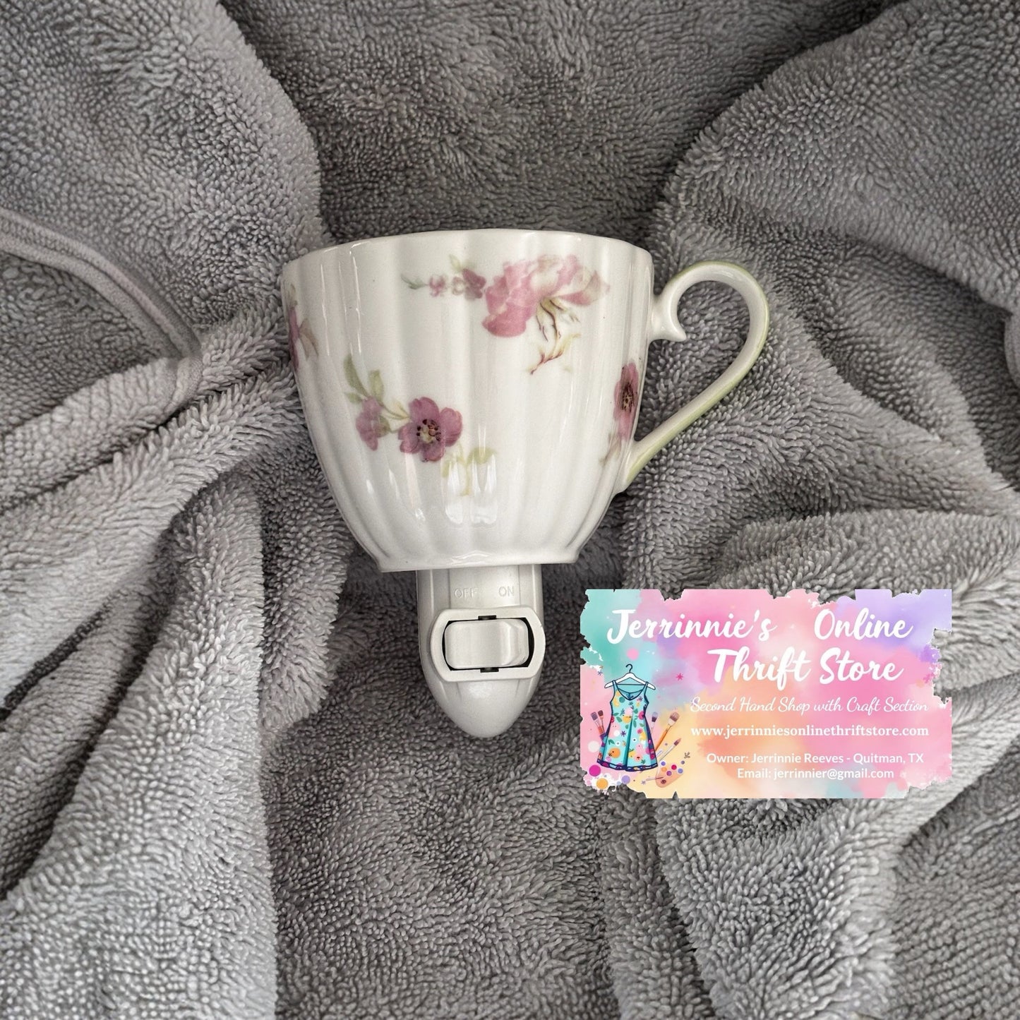 Handcrafted Vintage Bone China Fluted Teacup Night Light – Blush Pink Floral Plug-In