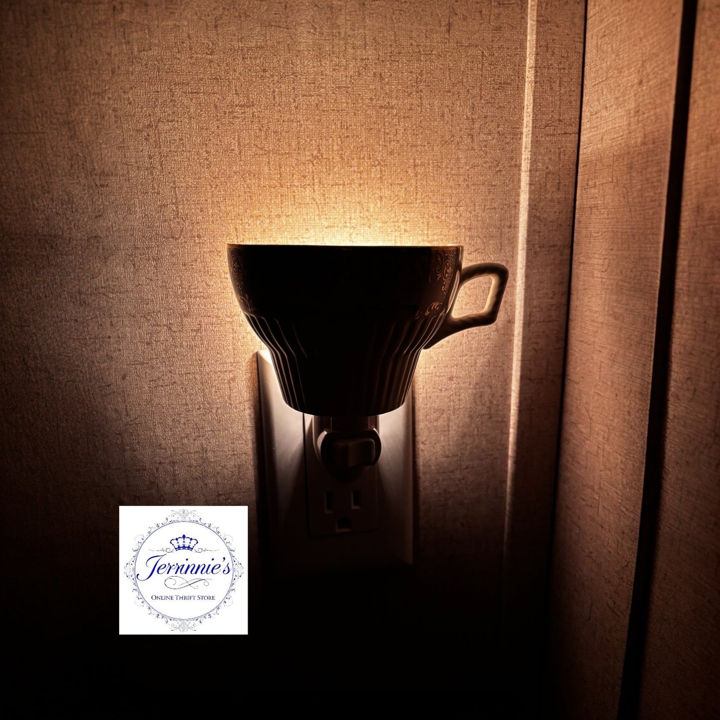 Vintage Cream & Black Damask Teacup Night Light – Plug-In