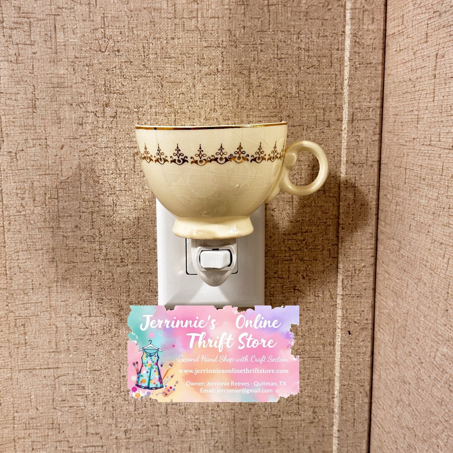 Vintage-Style Teacup Night Light – Cream & Gold Filigree